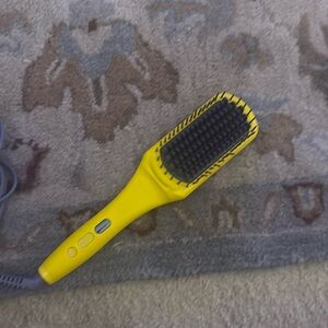 Drybar brush crush straightening brush tool